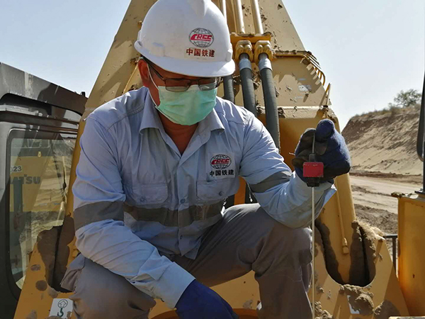 中國鐵建：巴基斯坦塔爾二區(qū)煤礦設備管理“專家”